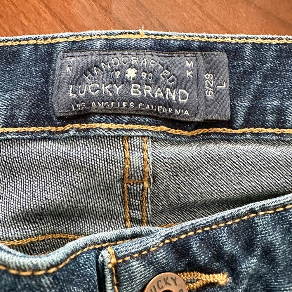 Lucky Brand Lolita Boot Jeans. Size 6/28L. Medium wash. EUC